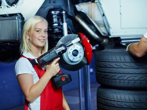 Apprentice for car mechanic is satisfied